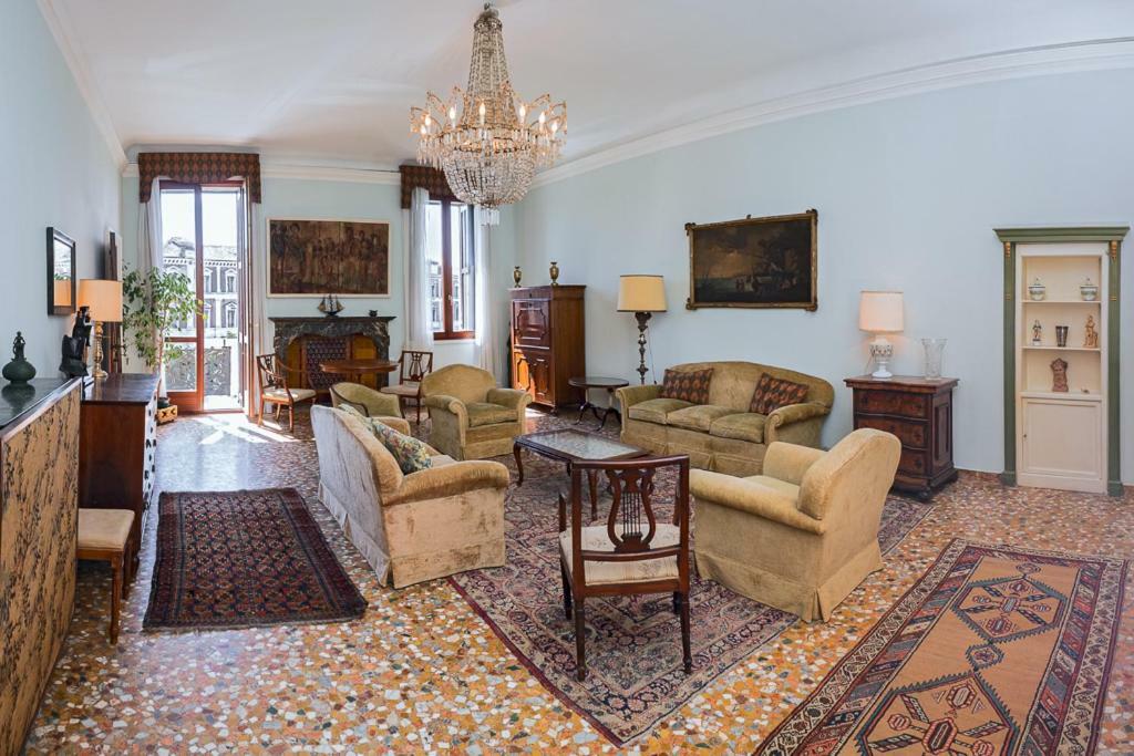 Casa Cattaneo Grand Canal View Apartment เวนิส ภายนอก รูปภาพ